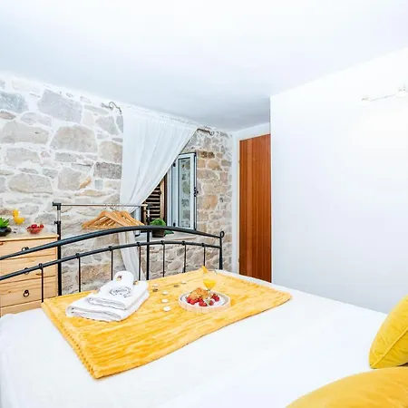 Golden Dream In Diocletian Palace Apartment Split