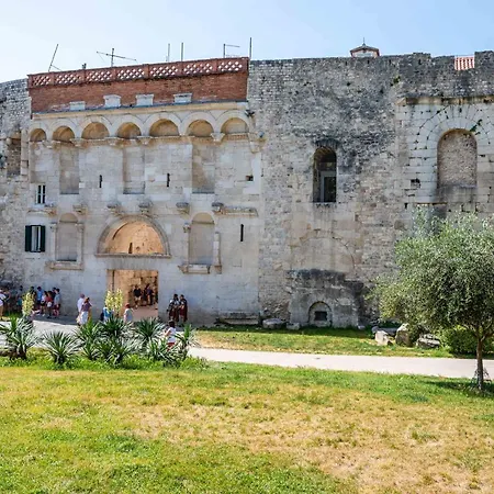 Golden Dream In Diocletian Palace